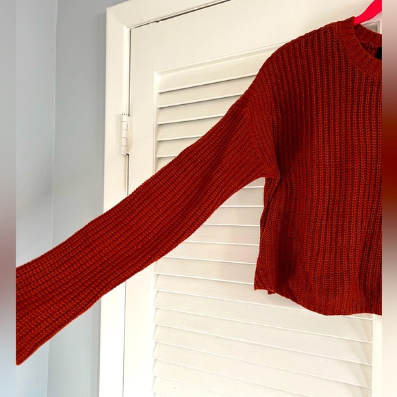 Cropped Sweater - Picture 5 of 6